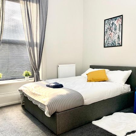 ווייקפילד Free, Large Car Park Apartment מראה חיצוני תמונה