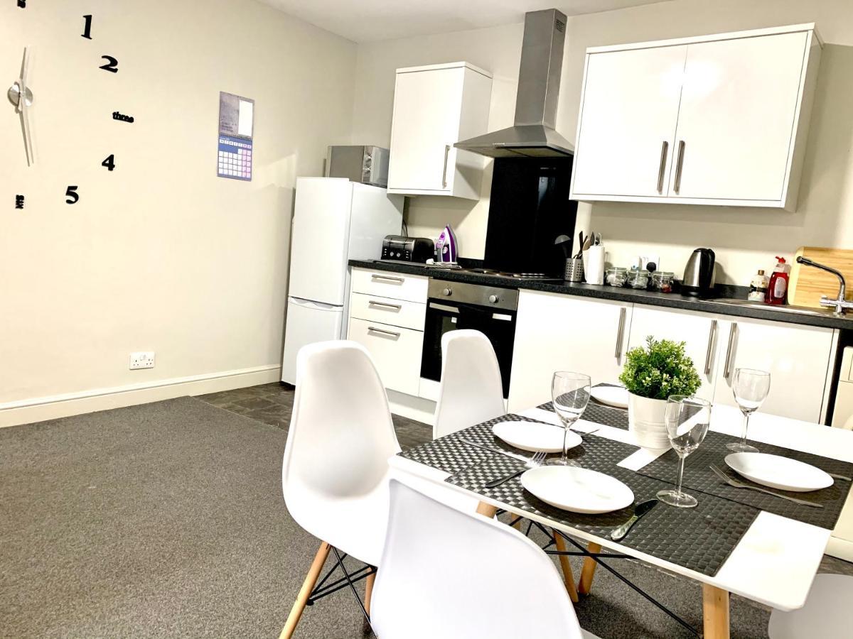 ווייקפילד Free, Large Car Park Apartment מראה חיצוני תמונה